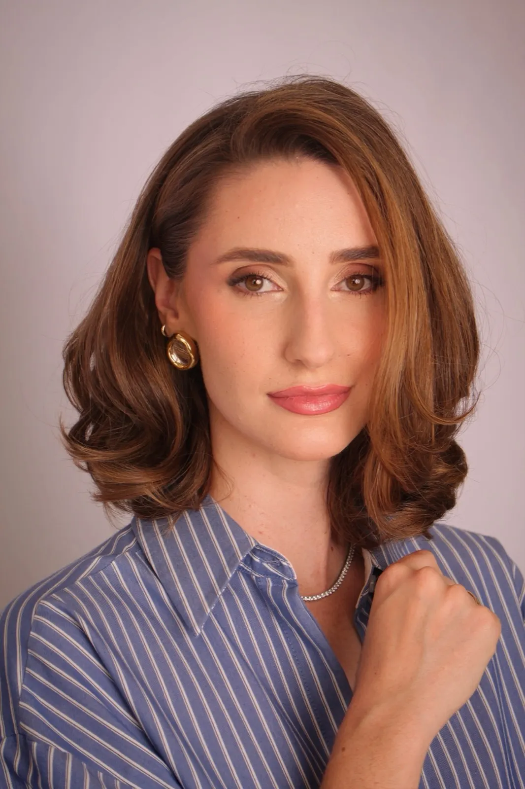 Iôlany Haberkamp, consultora de imagem, olhando para a câmera